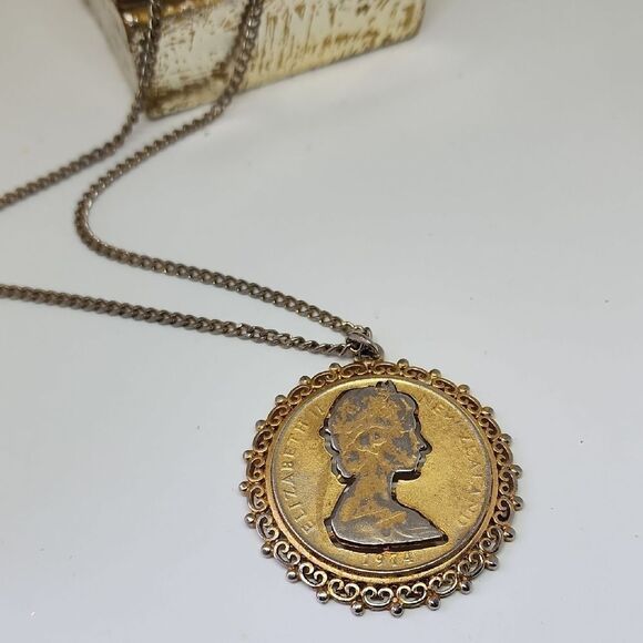 Vintage 1974 Elizabeth II Carved Out Coin Necklace - Picture 1 of 6